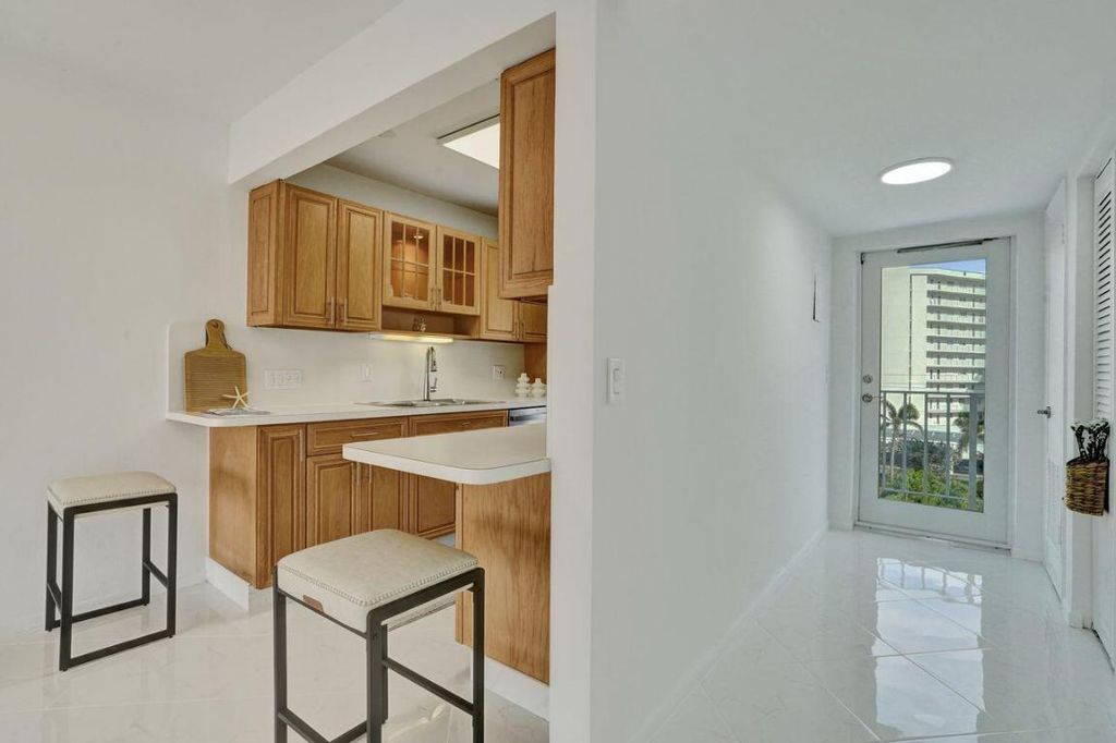 Image 15 of property listing at 3100 S Ocean Boulevard 502, Highland Beach, FL 33487