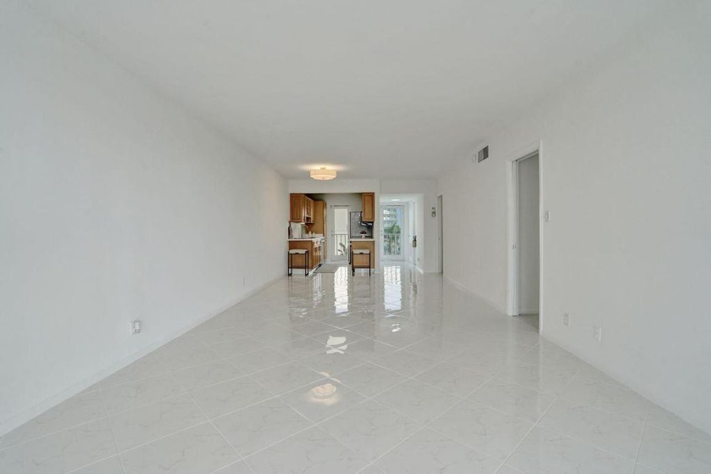 Image 17 of property listing at 3100 S Ocean Boulevard 502, Highland Beach, FL 33487