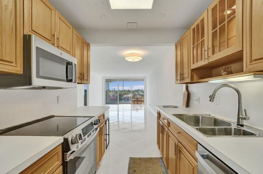 Image 23 of property listing at 3100 S Ocean Boulevard 502, Highland Beach, FL 33487