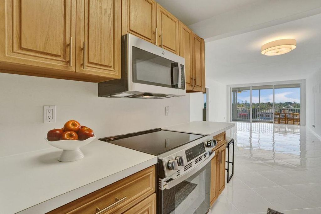 Image 24 of property listing at 3100 S Ocean Boulevard 502, Highland Beach, FL 33487