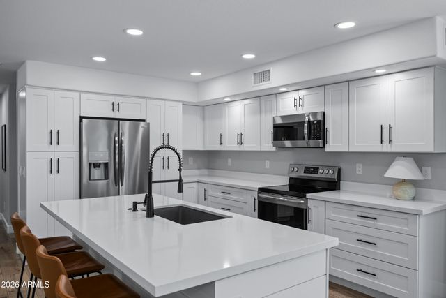 34857 N BANDOLIER Drive, San Tan Valley, AZ 85144