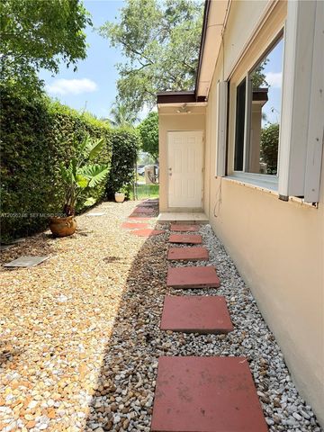 9160 SW 73rd Street B, Miami, FL 33173