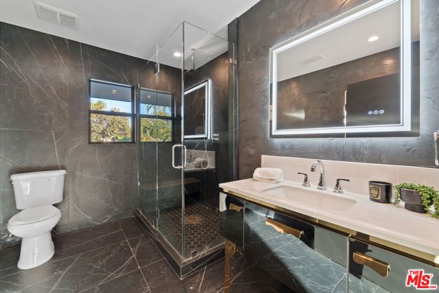 5301 Crebs Avenue 1-2, Tarzana (los Angeles), CA 91356