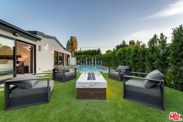 5301 Crebs Avenue 1-2, Tarzana (los Angeles), CA 91356