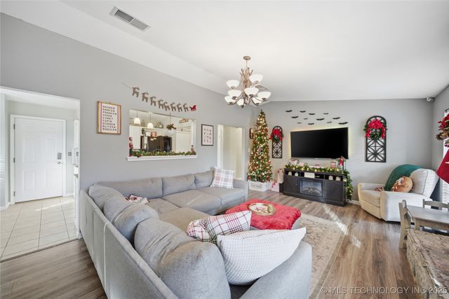 1109 W Los Angeles Circle, Broken Arrow, OK 74011