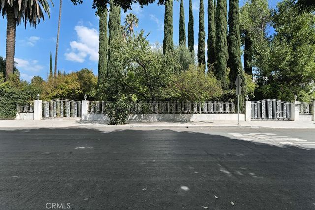 4830 Woodley Avenue, Encino, CA 91436