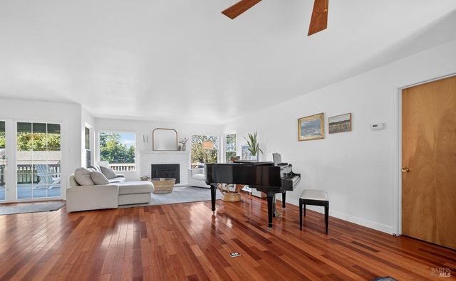 445 Marshall Ave, Petaluma, CA 94952