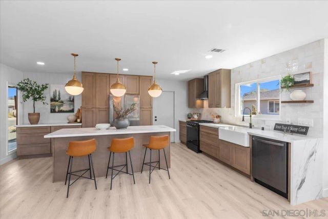 16462 Sarape Dr., San Diego, CA 92128