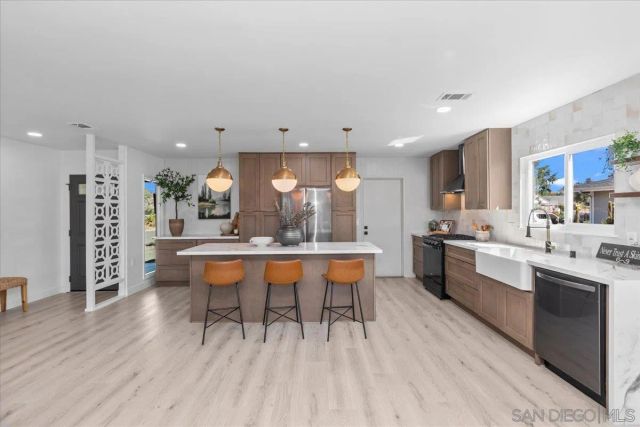 16462 Sarape Dr., San Diego, CA 92128