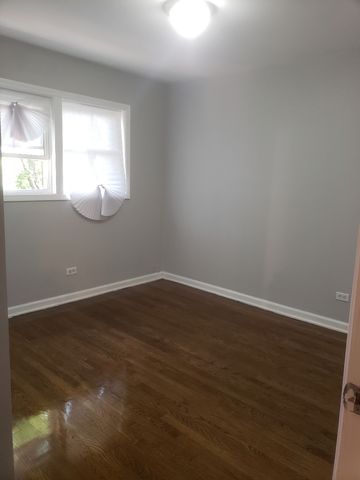 1061 E 80th Street 2N, Chicago, IL 60619