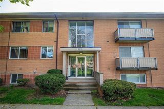 22121 River Oaks Drive E10, Rocky River, OH 44116