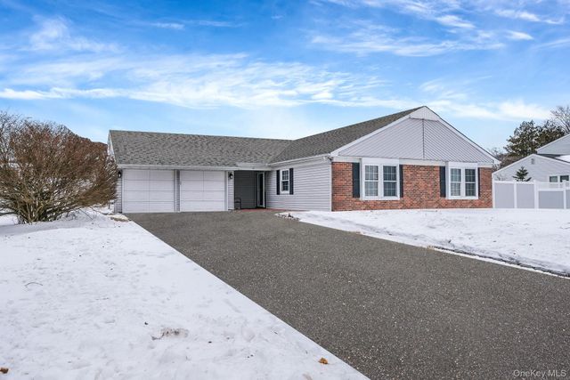 16 Magic Mountain Drive, Coram, NY 11727