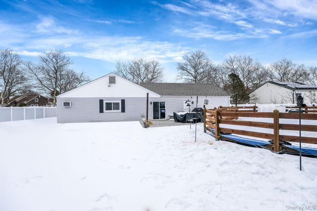 16 Magic Mountain Drive, Coram, NY 11727