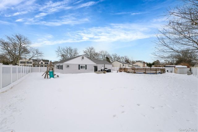 16 Magic Mountain Drive, Coram, NY 11727