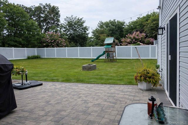 16 Magic Mountain Drive, Coram, NY 11727