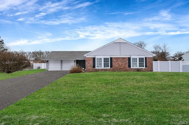 16 Magic Mountain Drive, Coram, NY 11727