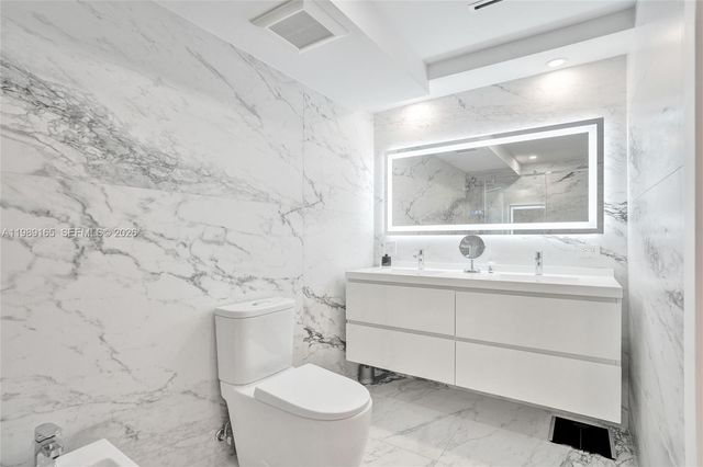 520 Brickell Key Dr A1015, Miami, FL 33131