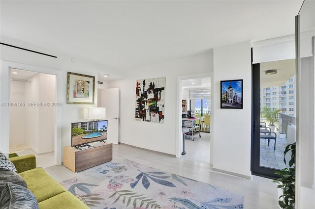 520 Brickell Key Dr A1015, Miami, FL 33131