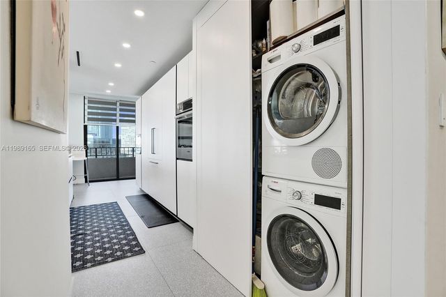 520 Brickell Key Dr A1015, Miami, FL 33131