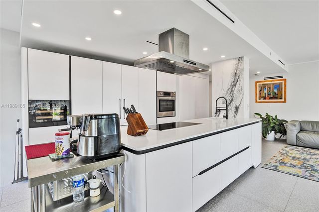 520 Brickell Key Dr A1015, Miami, FL 33131