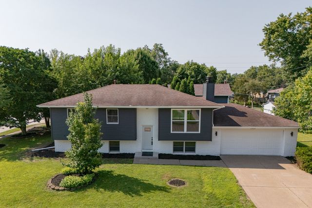 1955 Danbury Drive, Bettendorf, IA 52722
