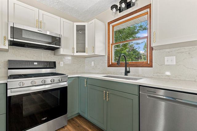 1955 Danbury Drive, Bettendorf, IA 52722