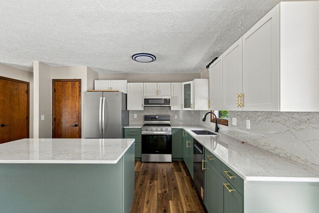 1955 Danbury Drive, Bettendorf, IA 52722