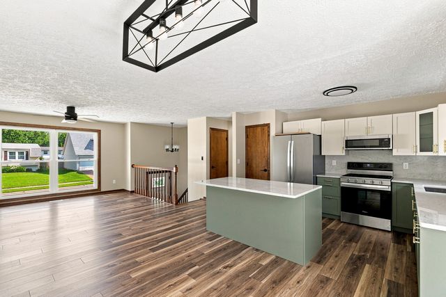 1955 Danbury Drive, Bettendorf, IA 52722