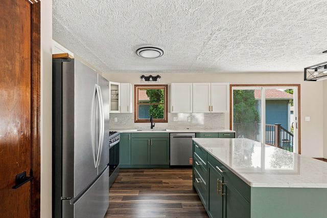 1955 Danbury Drive, Bettendorf, IA 52722