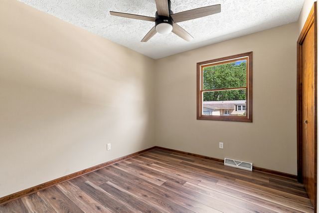 1955 Danbury Drive, Bettendorf, IA 52722