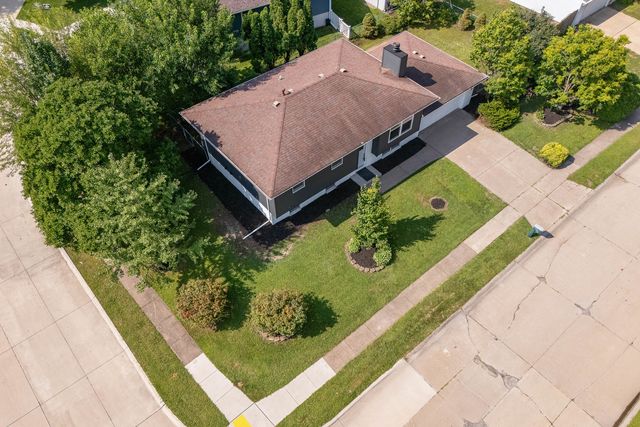 1955 Danbury Drive, Bettendorf, IA 52722