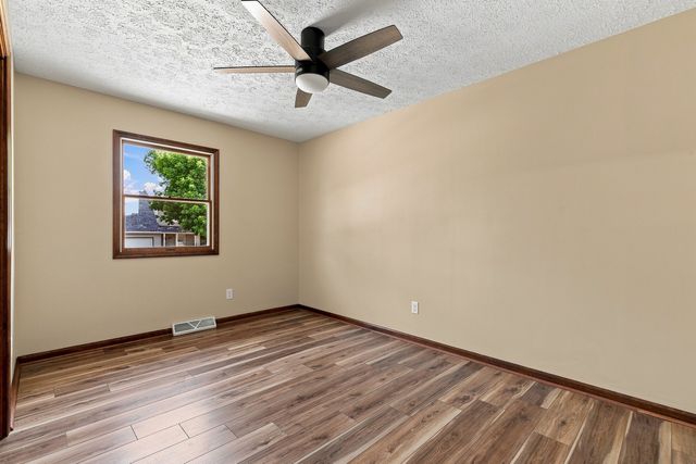1955 Danbury Drive, Bettendorf, IA 52722