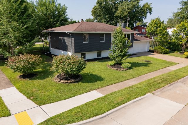 1955 Danbury Drive, Bettendorf, IA 52722