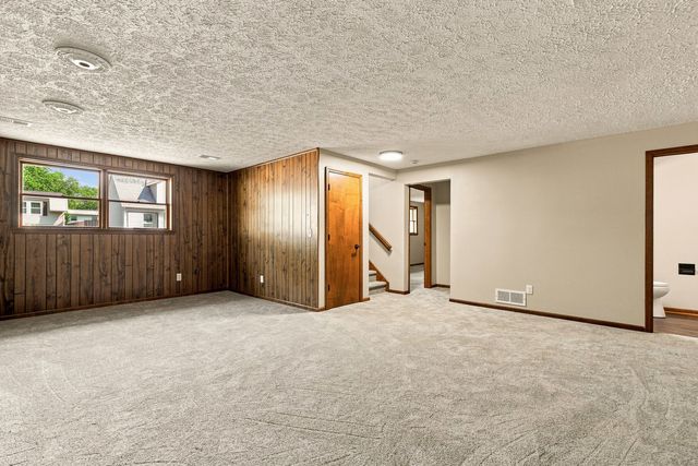 1955 Danbury Drive, Bettendorf, IA 52722