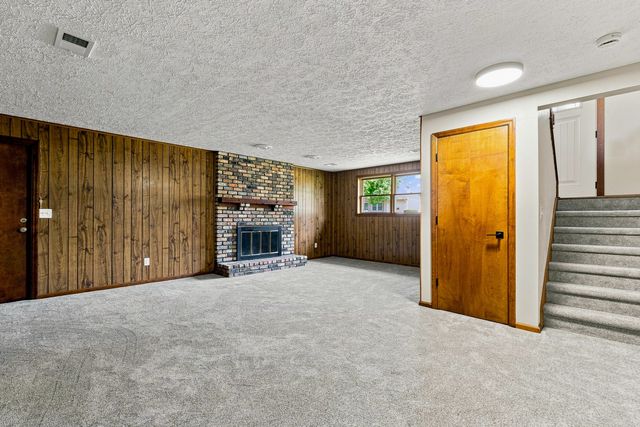 1955 Danbury Drive, Bettendorf, IA 52722