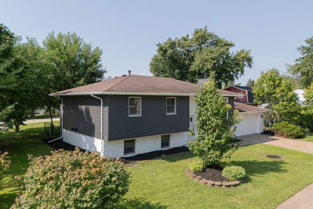 1955 Danbury Drive, Bettendorf, IA 52722
