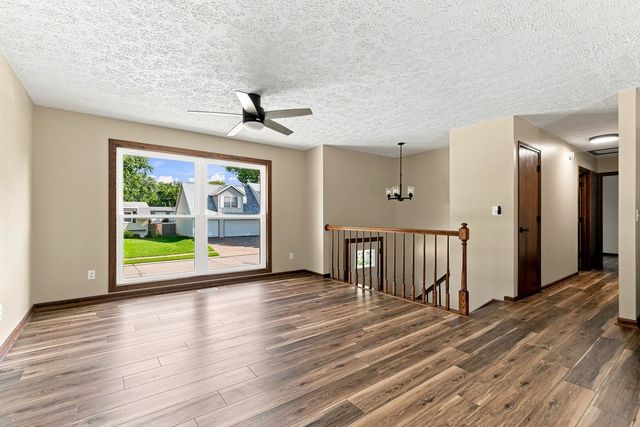 1955 Danbury Drive, Bettendorf, IA 52722
