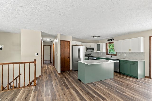 1955 Danbury Drive, Bettendorf, IA 52722