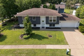 1955 Danbury Drive, Bettendorf, IA 52722