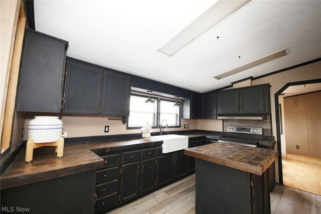 961 Glendale Road, New Cumberland, WV 26047