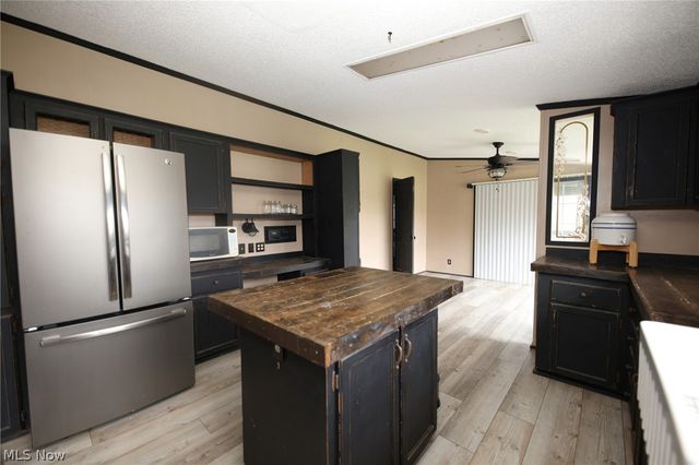 961 Glendale Road, New Cumberland, WV 26047