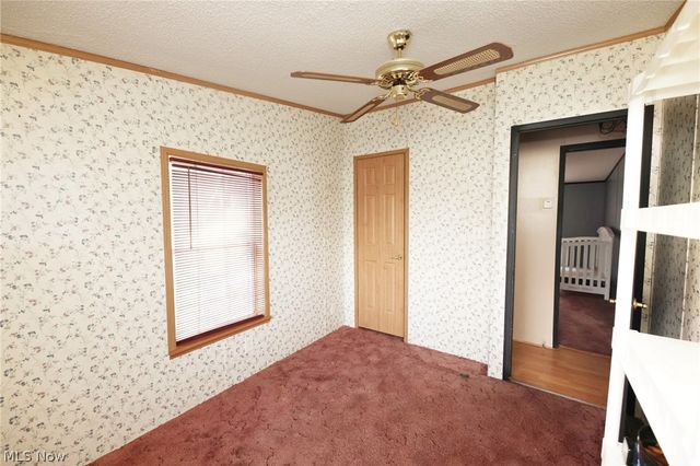 961 Glendale Road, New Cumberland, WV 26047