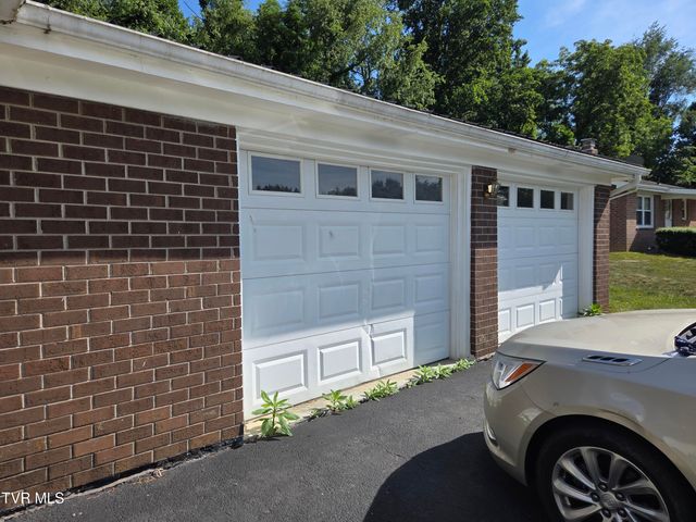 183 Claremont Circle, Bristol, VA 24201