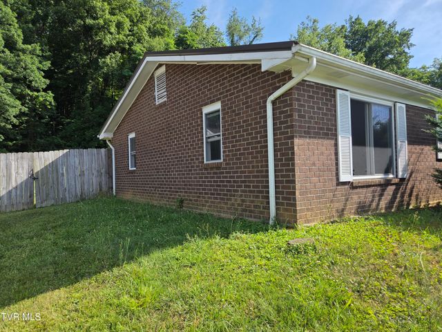 183 Claremont Circle, Bristol, VA 24201