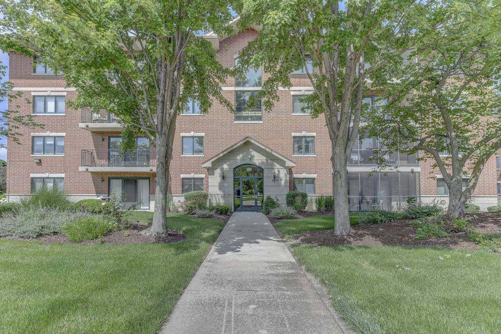 6810 W Winding Trail 202, Oak Forest, IL 60452