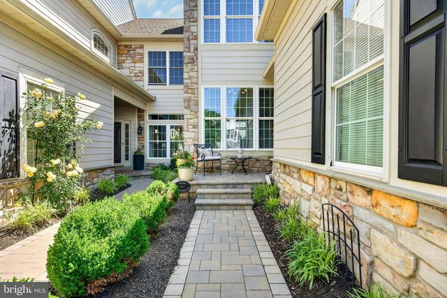 304 GREENBRIAR DR, West Chester, PA 19382