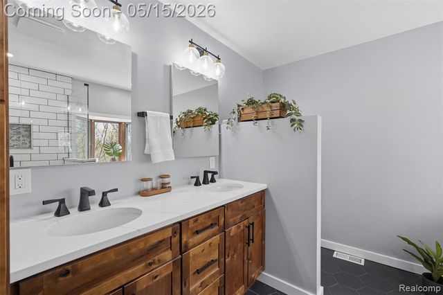784 Maury Place, Howell, MI 48843