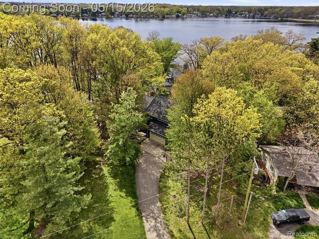 784 Maury Place, Howell, MI 48843