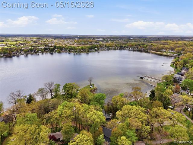 784 Maury Place, Howell, MI 48843