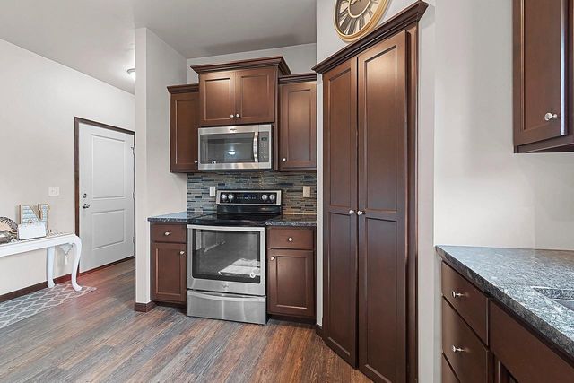 512 PEBBLESTONE CIRCLE, Hobart, WI 54155